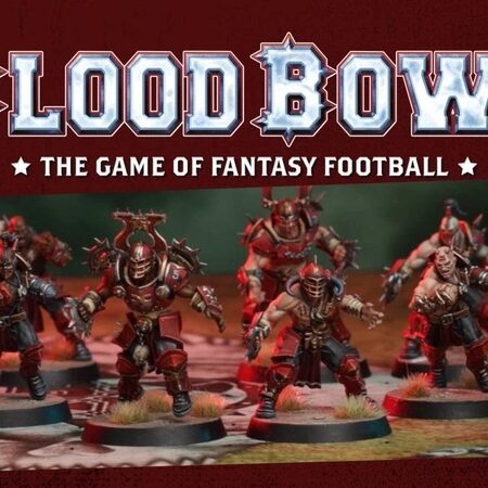 Кхорн врывается на поле Blood Bowl 3