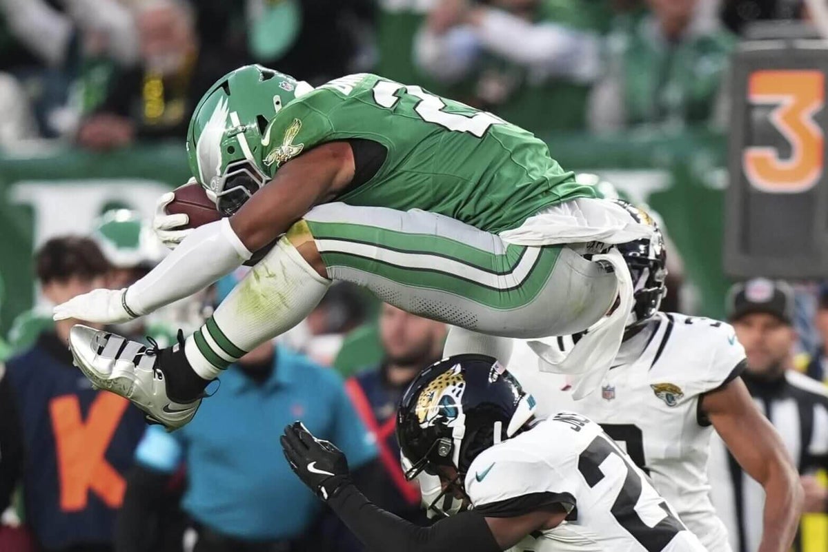 Preview Раннинбек Eagles Сакуон Баркли попал на обложку Madden с легендарным прыжком