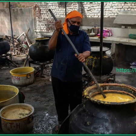 Жители Индии остались без горячей пищи из-за нехватки газа