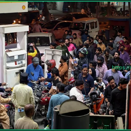 Пакистан объявил о крупнейшем в своей истории повышении цен на топливо