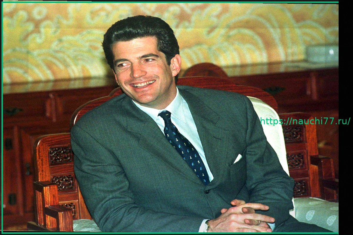 Preview Женщины заполонили парк в поисках избранника на конкурсе двойников Кеннеди-младшего