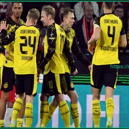 Бундеслига: BVB побеждает в Кёльне, ярость ФК на судью и давление на тренера