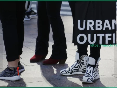 Владислав Лисовец назвал главные антитренды: что выдает отсутствие вкуса в гардеробе