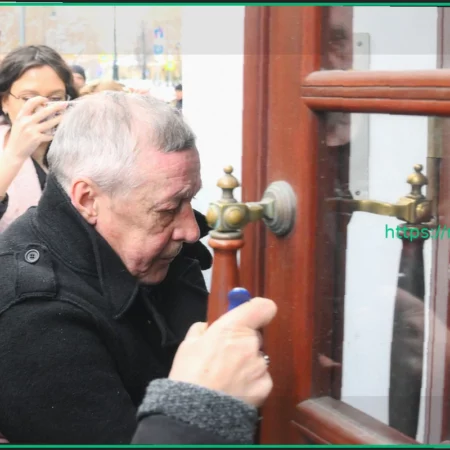 Никита Михалков выразил благодарность Владимиру Путину за возвращение Михаила Ефремова на сцену