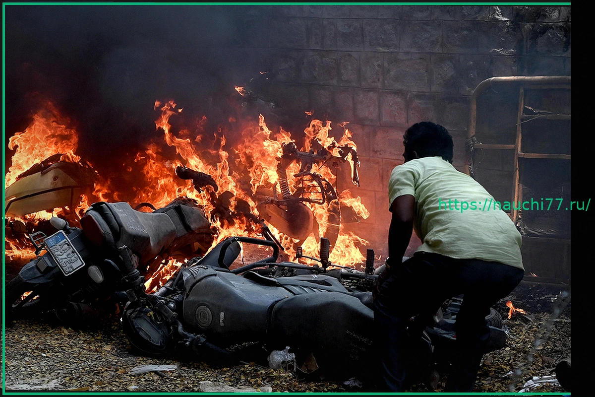 Preview Мужчина поджег возлюбленную и ее родителей из-за скутера