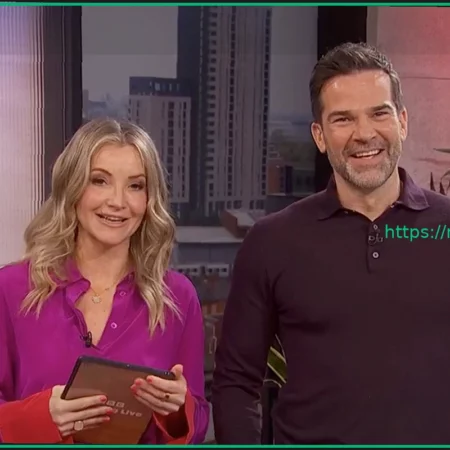 Телеведущая спряталась под столом в прямом эфире из-за шуток коллеги