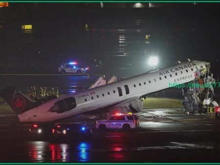 Два пилота Air Canada Express погибли в Нью-Йорке после столкновения самолета с пожарной машиной