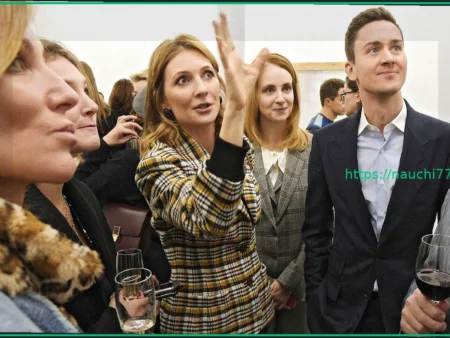 Латвия запретила въезд комиссару российского павильона на Венецианской биеннале