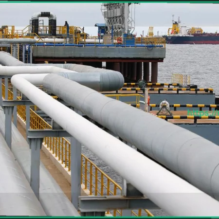 Разлив горючего у порта Приморска связали с попаданием осколков в емкость