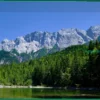 19-летний альпинист упал вместе с куском скалы на глазах у друга в Альпах и не выжил